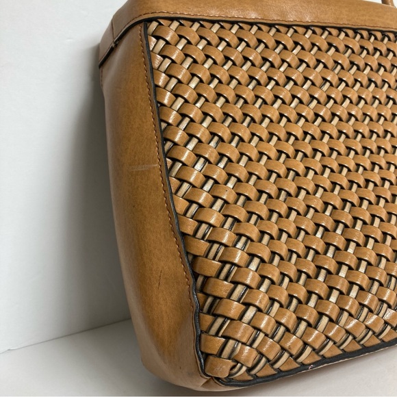 Vintage Relic By Fossil Shoulder Bag Tan Woven Leather 11x8" - Picture 12 of 16